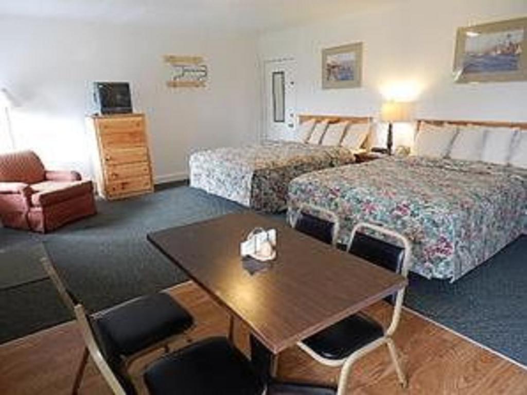 Acadia Sunrise Motel Trenton Room photo